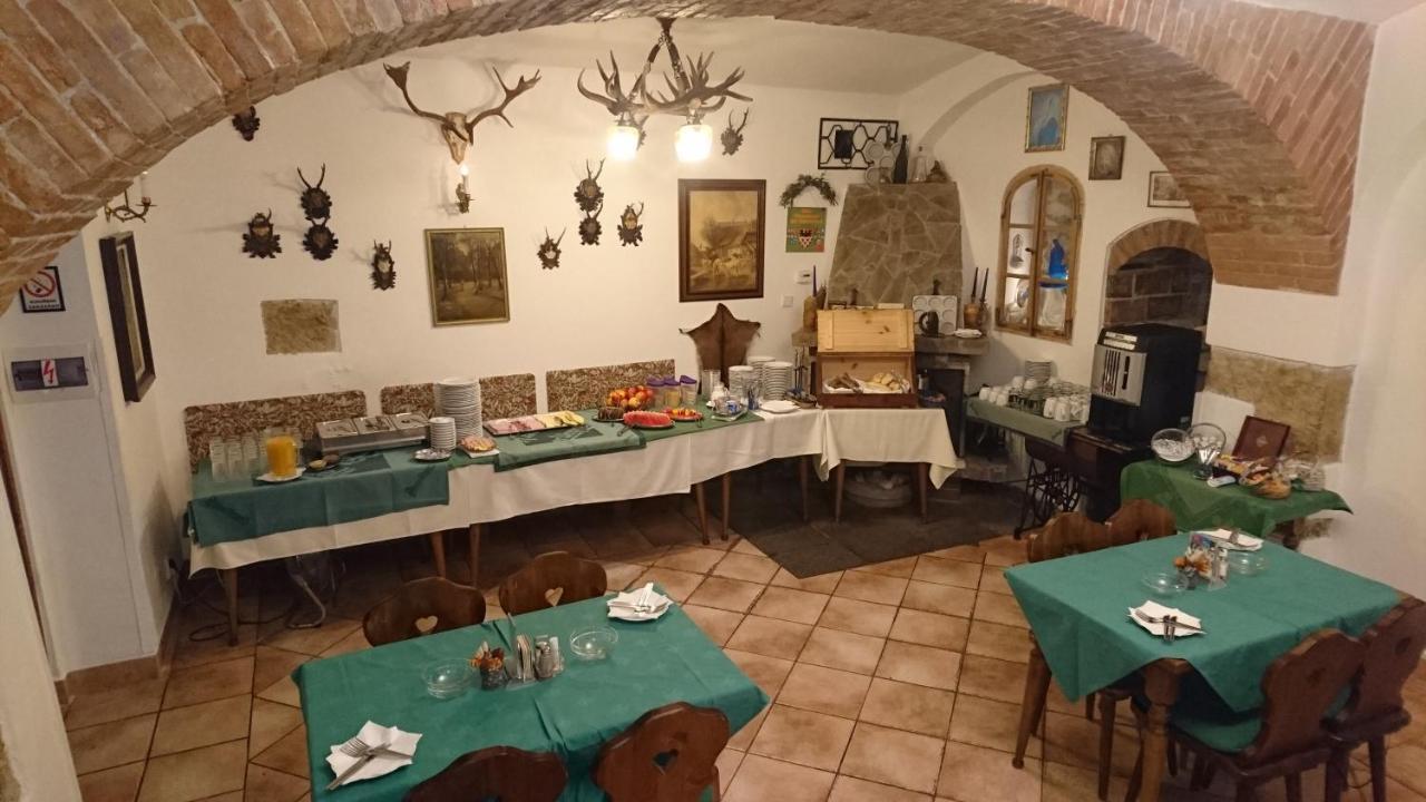 Отель Chebsky Dvur - Egerlander Hof Карловы Вары Экстерьер фото