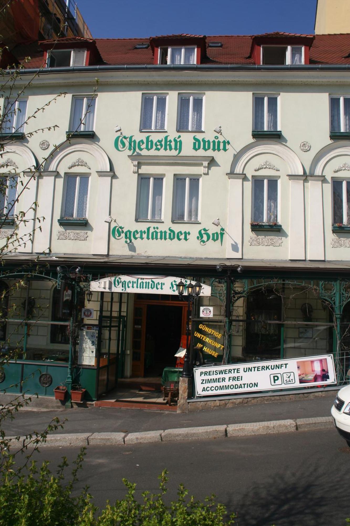 Отель Chebsky Dvur - Egerlander Hof Карловы Вары Экстерьер фото