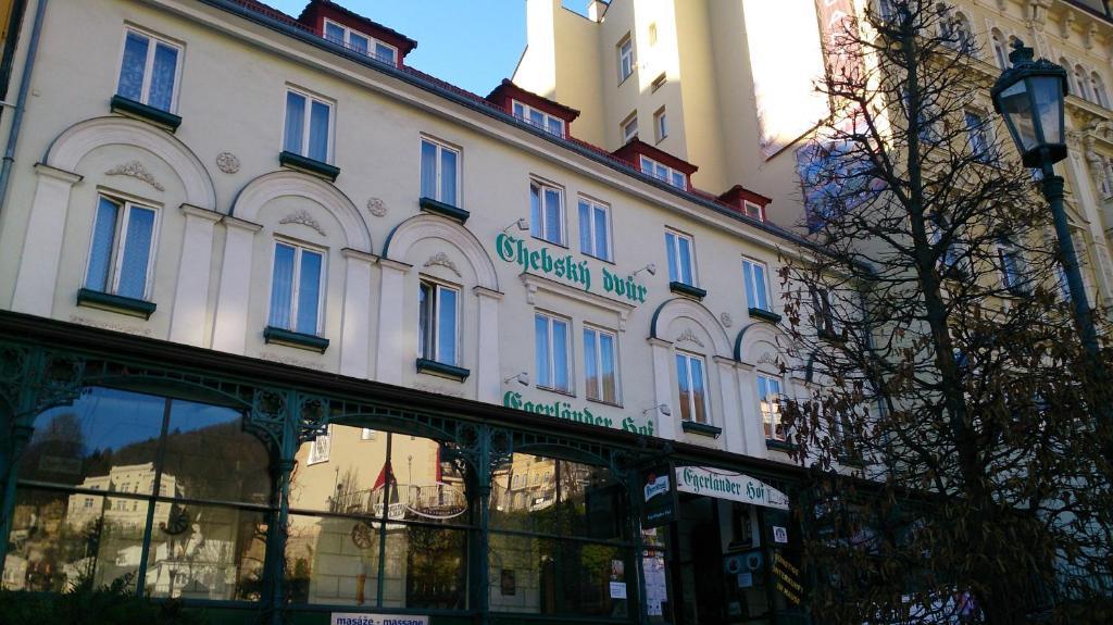 Отель Chebsky Dvur - Egerlander Hof Карловы Вары Экстерьер фото
