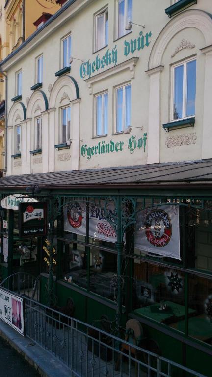 Отель Chebsky Dvur - Egerlander Hof Карловы Вары Экстерьер фото