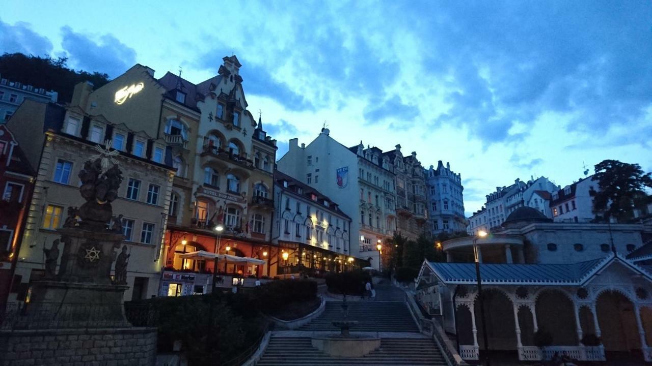 Отель Chebsky Dvur - Egerlander Hof Карловы Вары Экстерьер фото